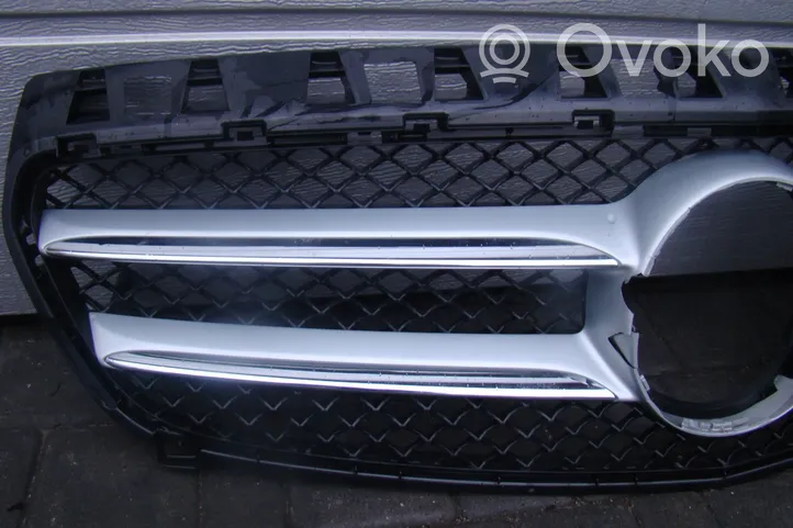 Mercedes-Benz A W176 Maskownica / Grill / Atrapa górna chłodnicy A1768880260