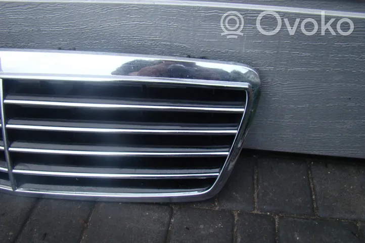 Mercedes-Benz CLK A208 C208 Grille de calandre avant A2088800085