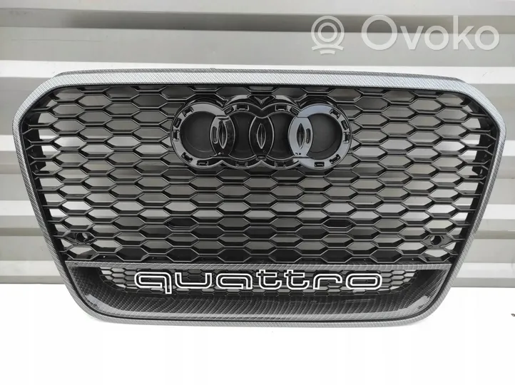 Audi RS6 C7 Grotelės viršutinės 4G0853037