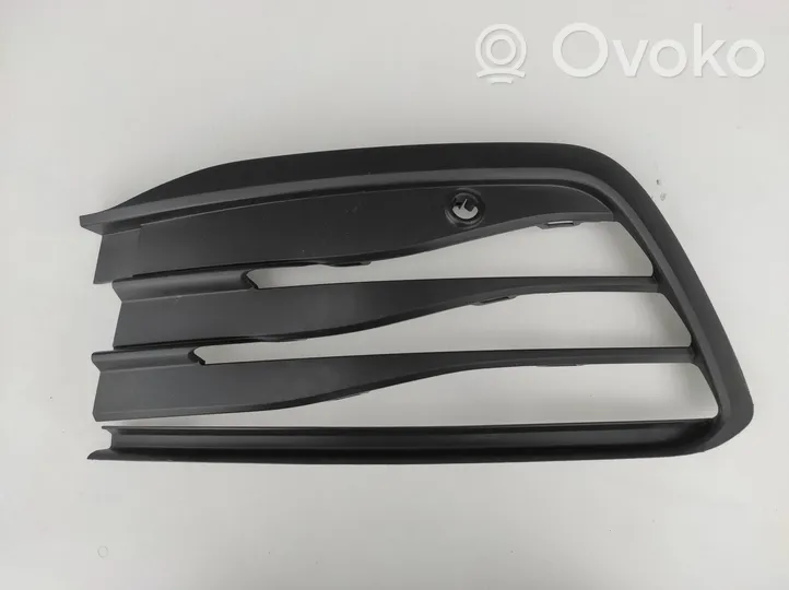 Volkswagen Golf VIII Etupuskurin alempi jäähdytinsäleikkö 5H0853665J