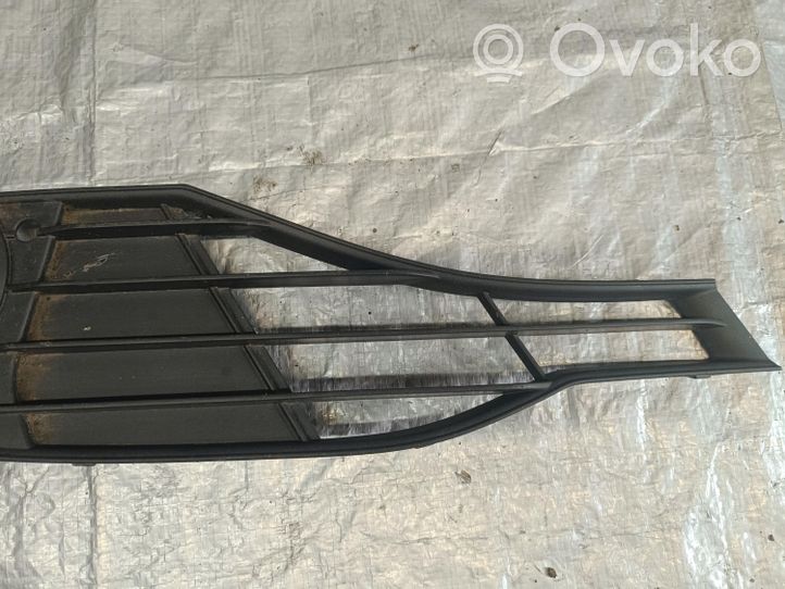 BMW 3 E30 Verkleidung Nebelscheinwerfer / Gitter vorne 51117255370