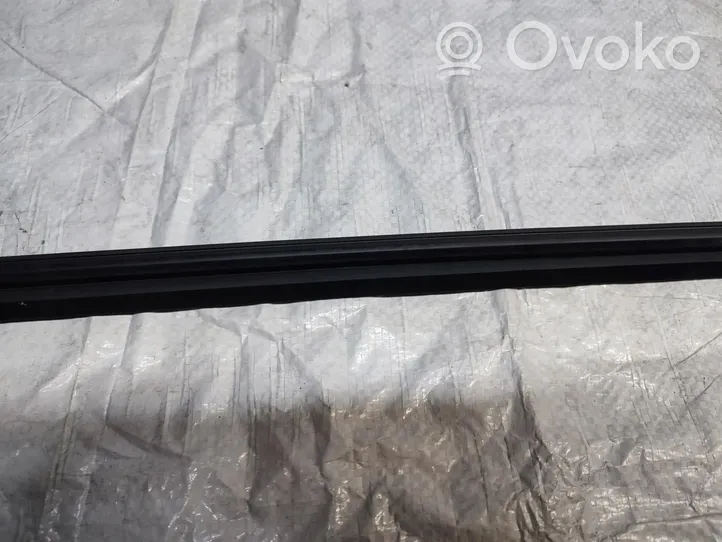 Toyota Yaris Cross Moulures des vitres de la porte avant 68160-K0011