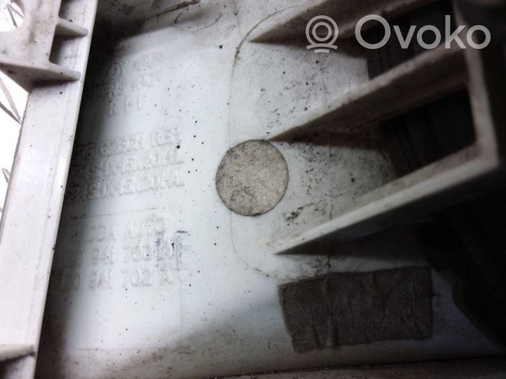 Skoda Octavia Mk2 (1Z) Feu antibrouillard avant 1Z0941700A