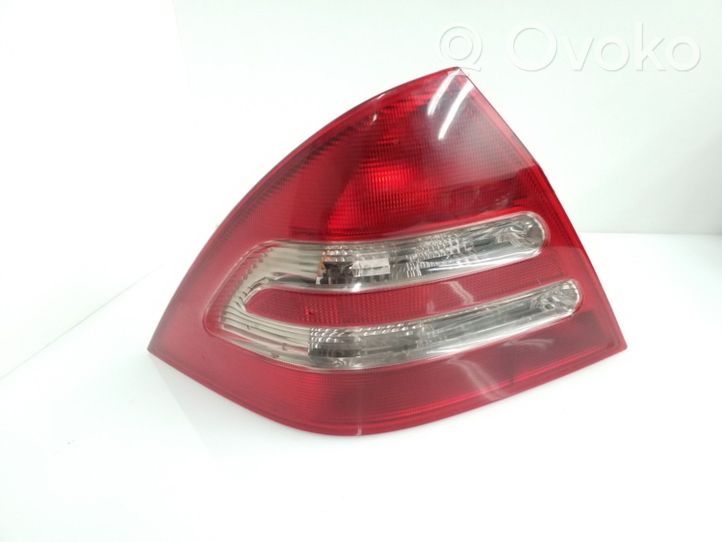 Mercedes-Benz C W203 Lampa tylna 