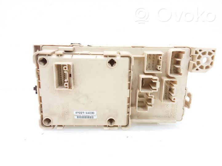 Toyota Avensis Verso Module de fusibles 8922144030