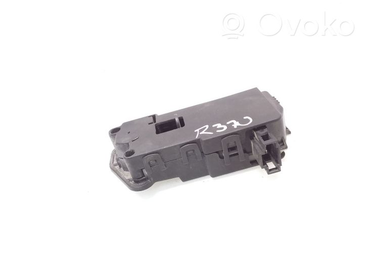 Volvo V50 Moteur de verrouillage trappe à essence 30716754