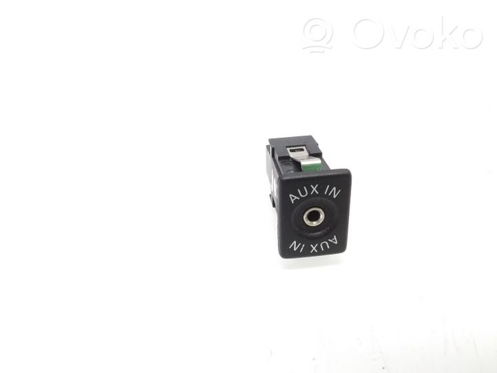 Volkswagen Golf VI Connettore plug in AUX 5M0035724