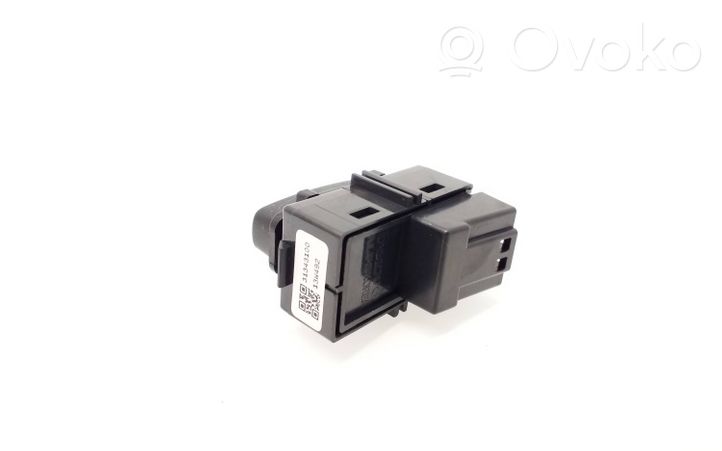 Volvo XC60 Central locking switch button 31343100