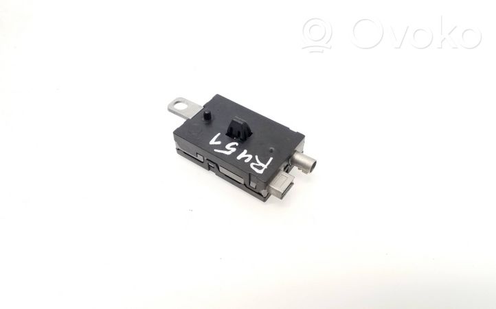 Volvo V60 Aerial antenna amplifier P30761696