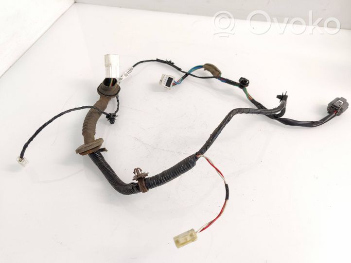 Subaru Outback Cableado de puerta trasera 81822AJ000