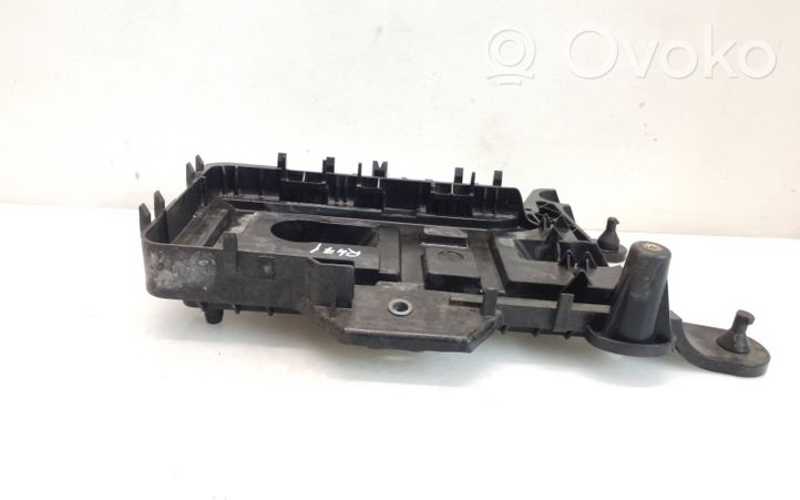 Volkswagen Caddy Support boîte de batterie 1K0915333H