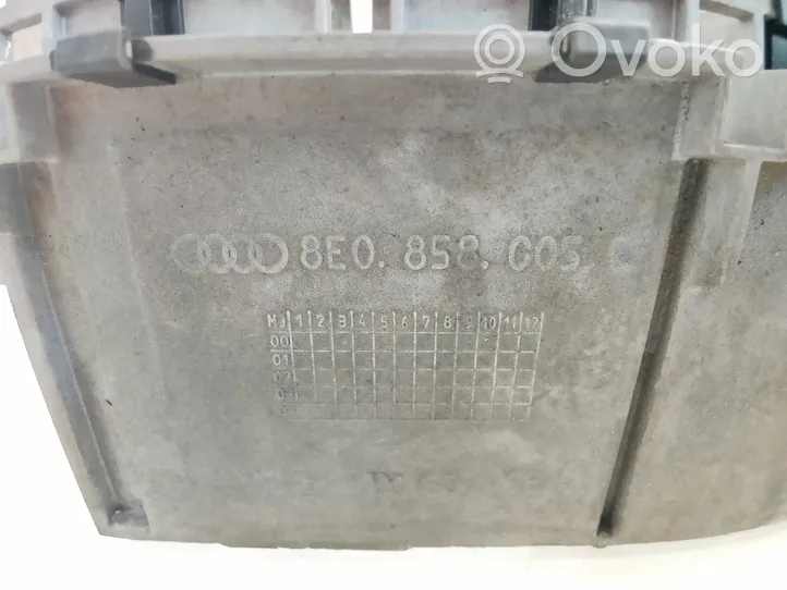 Audi A4 S4 B6 8E 8H Cadre, panneau d'unité radio / GPS 8E0858005C