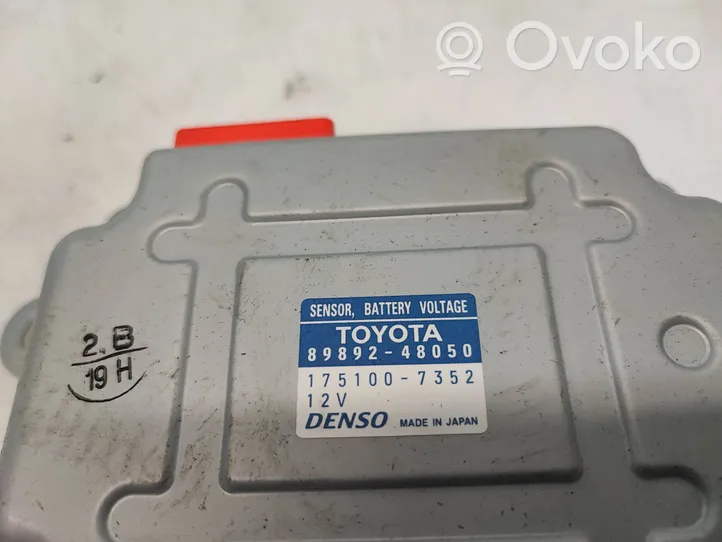 Toyota RAV 4 (XA40) Unidad de control de la batería 8989248050