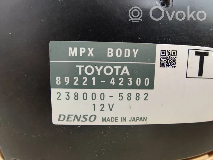 Toyota RAV 4 (XA40) Ramka / Moduł bezpieczników 8922142300