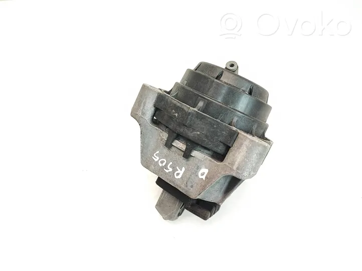 BMW 5 G30 G31 Supporto di montaggio del motore 9845314