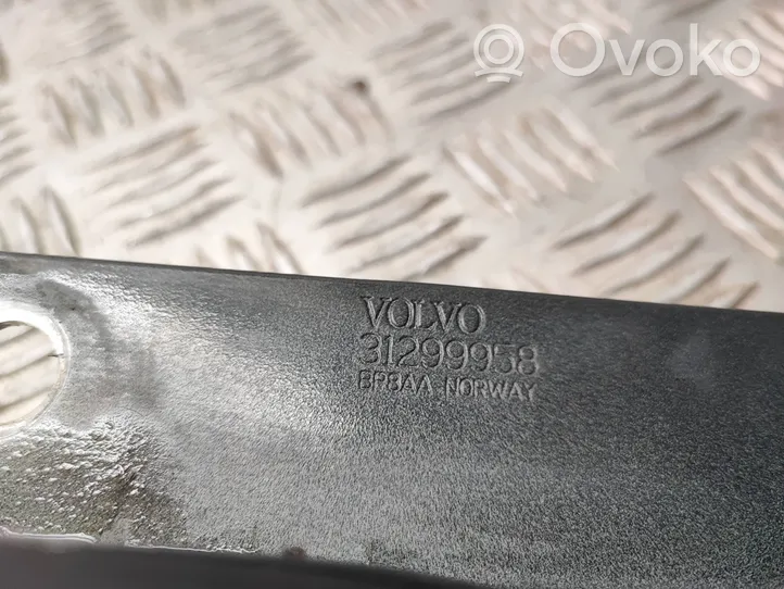 Volvo V60 Poprzeczka zderzaka przedniego 31299958