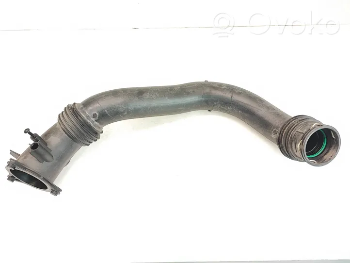 BMW 5 G30 G31 Tube d'admission de tuyau de refroidisseur intermédiaire 8601683