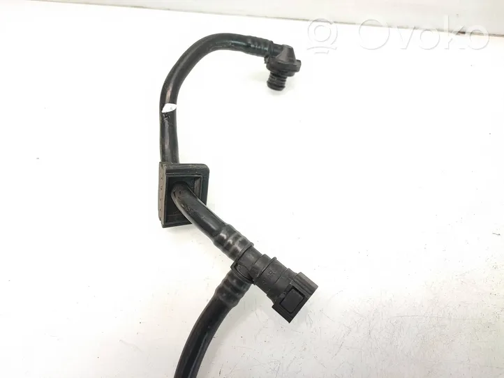 BMW 5 G30 G31 Tuyau sous vide 8606505