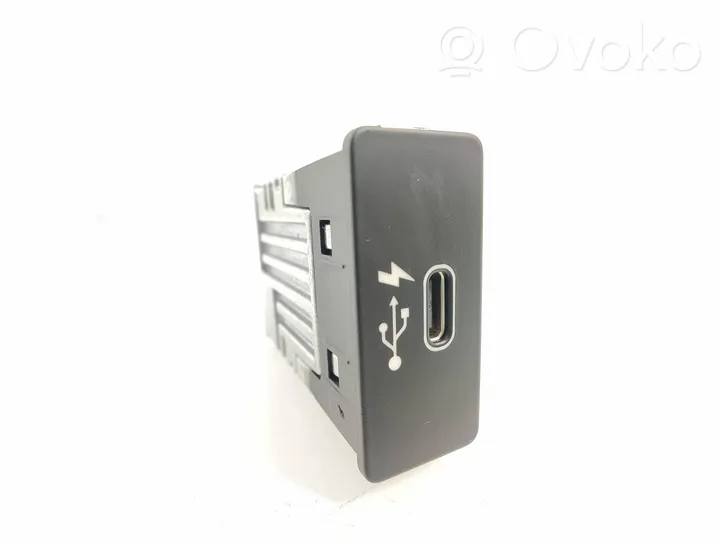 BMW 5 G30 G31 Connettore plug in USB 8711939