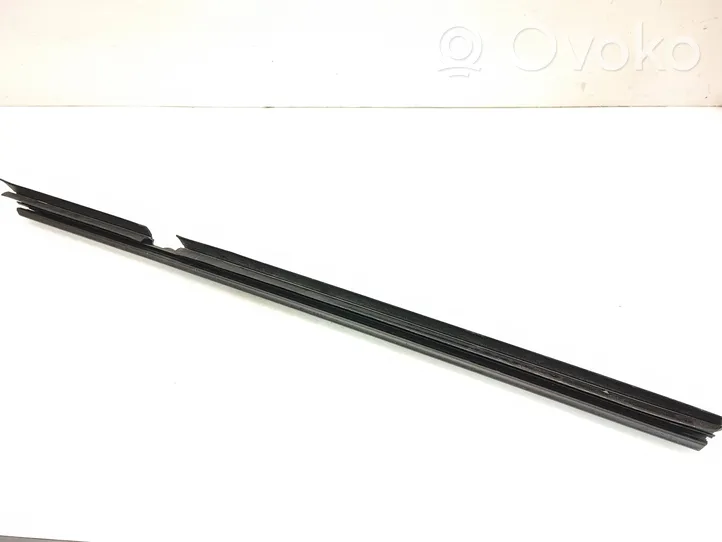 BMW 5 G30 G31 Guarnizione in gomma finestrino/vetro portiera posteriore 7336983