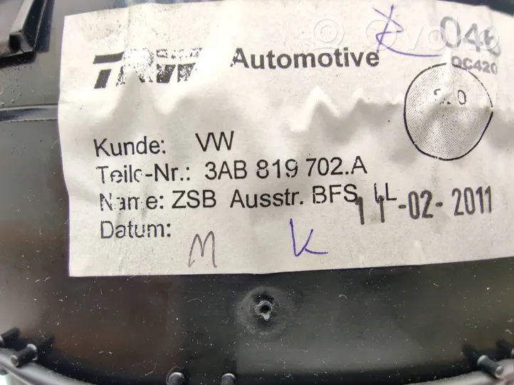 Volkswagen PASSAT B7 Kojelaudan sivutuuletussuuttimen kehys 3AB819702A