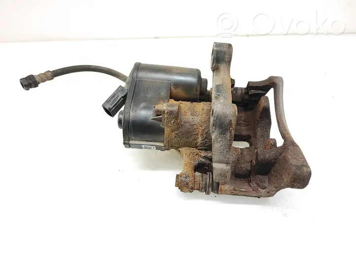 Volkswagen PASSAT B7 Rear brake caliper 32332267H