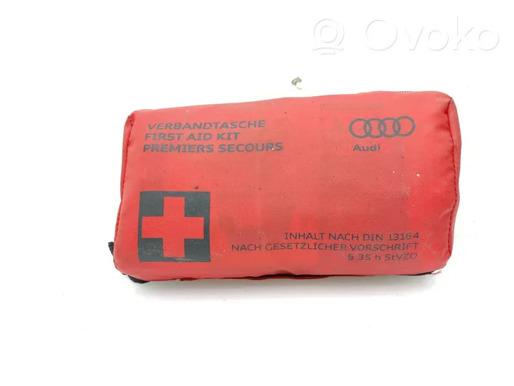 Audi A3 S3 8V Apteczka pierwszej pomocy 8F0860282D