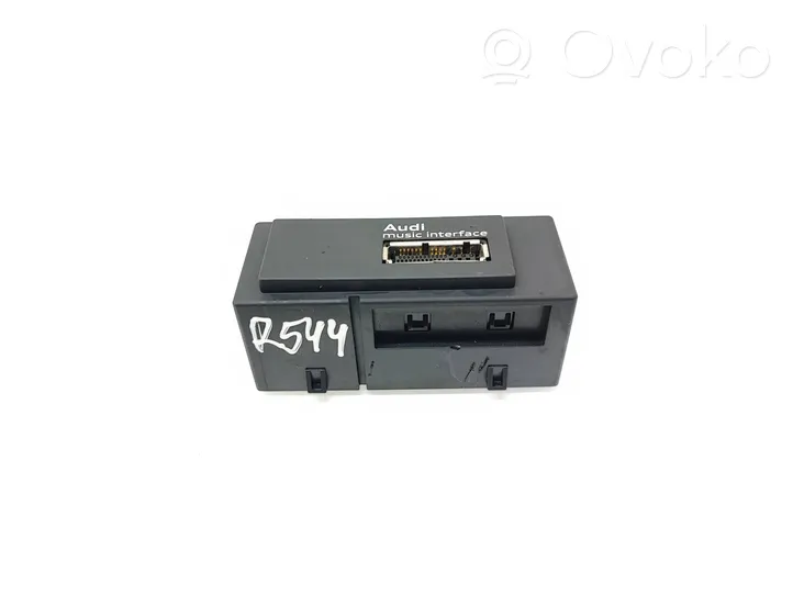 Audi A3 S3 8V Gniazdo / Złącze USB 8V0035736