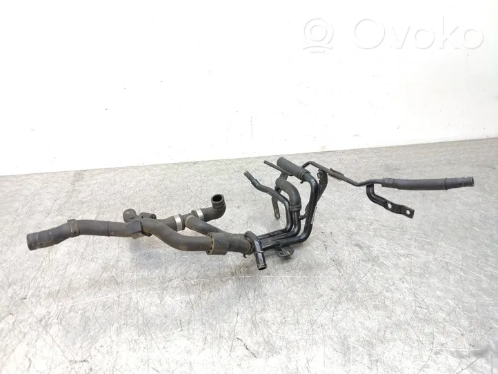 Audi A3 S3 8V Tuyau de liquide de refroidissement moteur 04L121064G