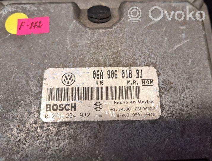 Volkswagen Golf IV Calculateur moteur ECU 06A906018