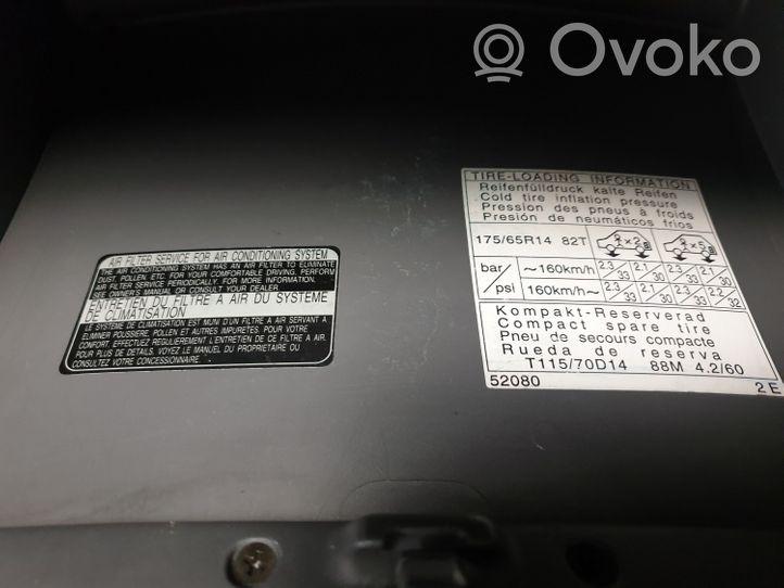 Toyota Yaris Schowek deski rozdzielczej 5555052010