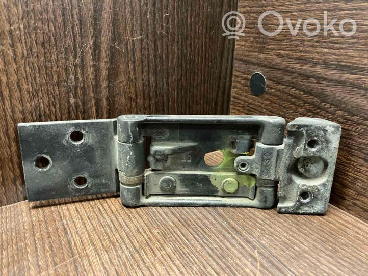 Mercedes-Benz Sprinter W901 W902 W903 W904 Loading door lower hinge 9017400837