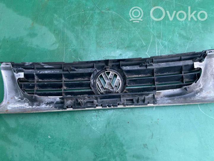 Volkswagen Polo III 6N 6N2 6NF Etupuskurin ylempi jäähdytinsäleikkö 6N0853618