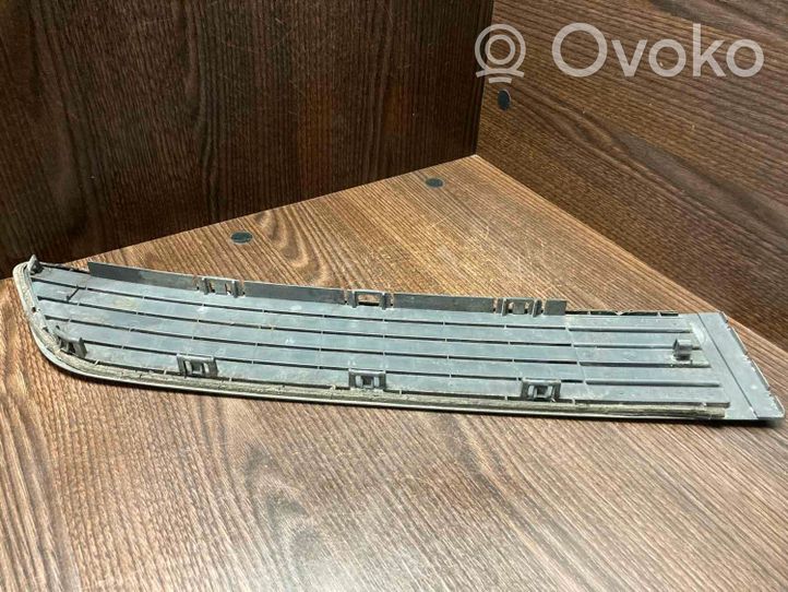 Mercedes-Benz Sprinter W906 Kratka wlotu powietrza na maskę 9068360618