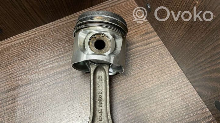 Volkswagen II LT Piston 062198401