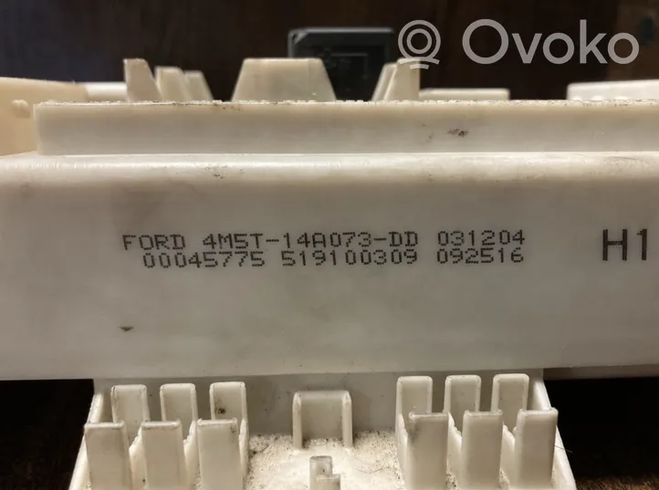 Ford C-MAX I Moottorin ohjainlaite/moduuli 3M513F880AC