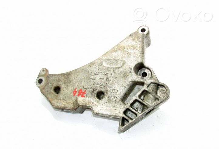 Volkswagen PASSAT CC Generator/alternator bracket 