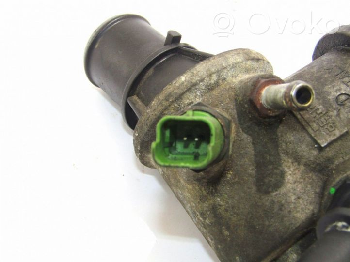 Opel Zafira B Boîtier de thermostat 