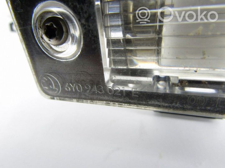 Skoda Yeti (5L) Lampa oświetlenia tylnej tablicy rejestracyjnej 