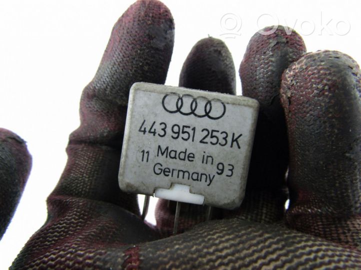 Audi A6 S6 C5 4B Polttoainepumpun rele 