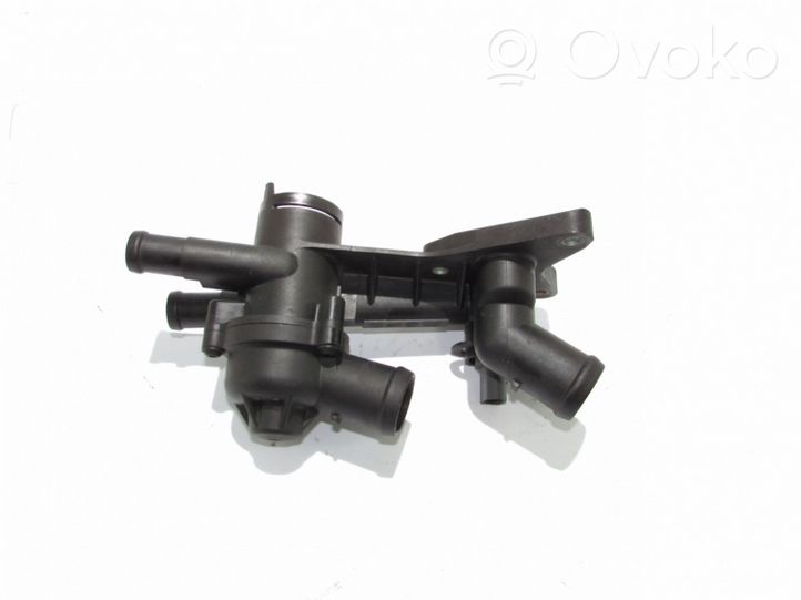 Volkswagen Polo I 86 Boîtier de thermostat 