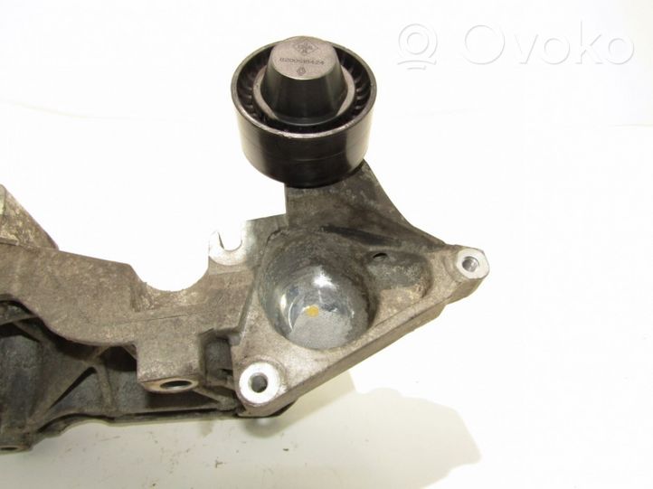 Nissan Qashqai+2 Support de générateur / alternateur 