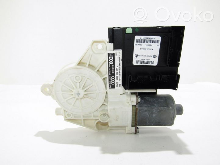 Audi A3 S3 A3 Sportback 8P Front door window regulator motor 