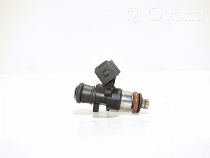 Renault Twingo II Fuel injector 