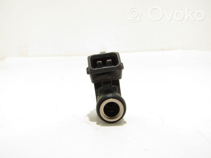 Renault Clio III Fuel injector 