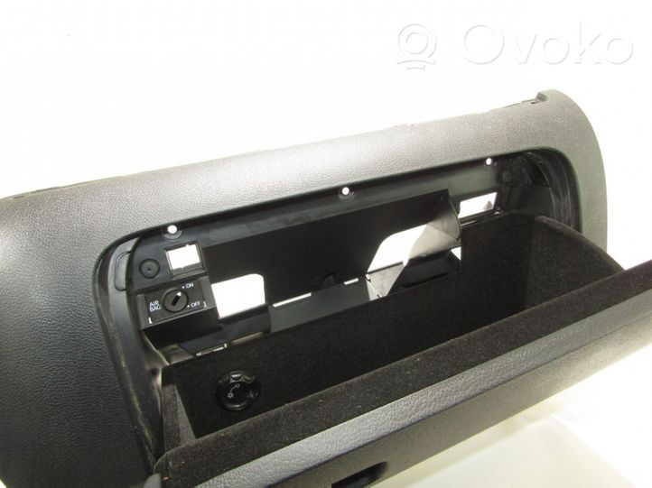 Volkswagen Golf VI Glove box 