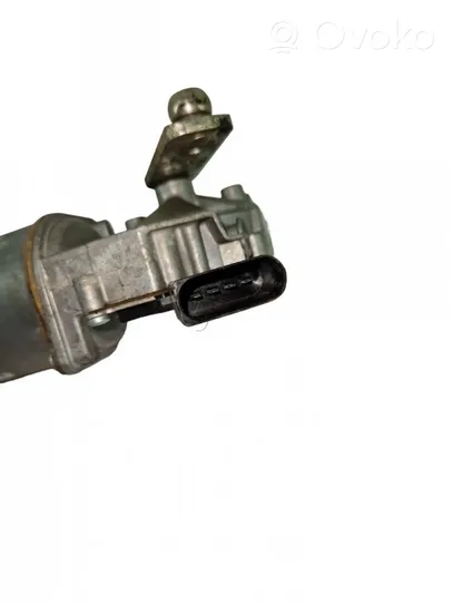 Opel Zafira B Wiper motor 