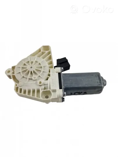 Mercedes-Benz B W245 Front door window regulator motor 