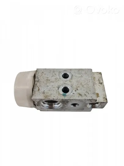 Hyundai ix20 Air conditioning (A/C) expansion valve 