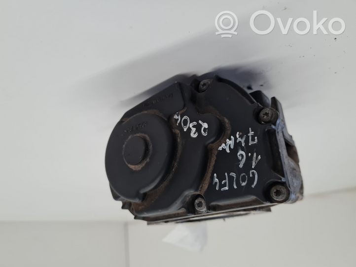 Volkswagen Golf IV Clapet d'étranglement 06A133064J